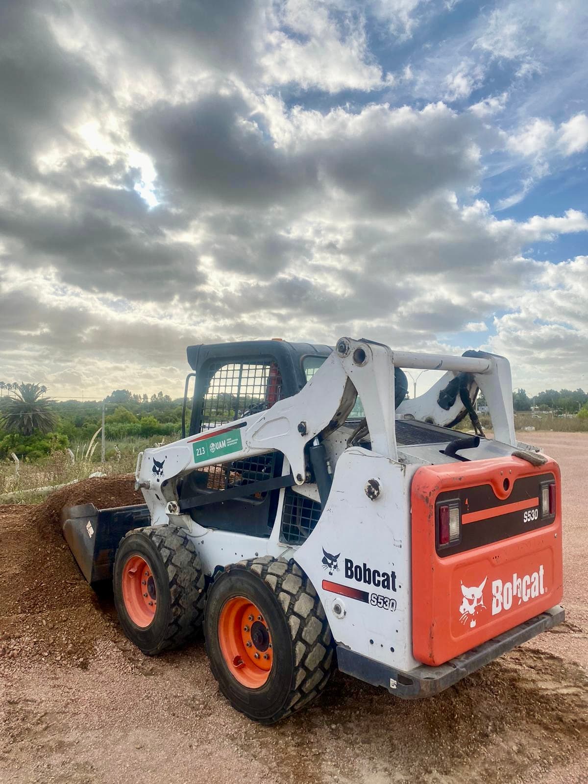 Operación segura de minicargador